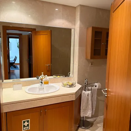 T1 Sea & Pool Apartment *